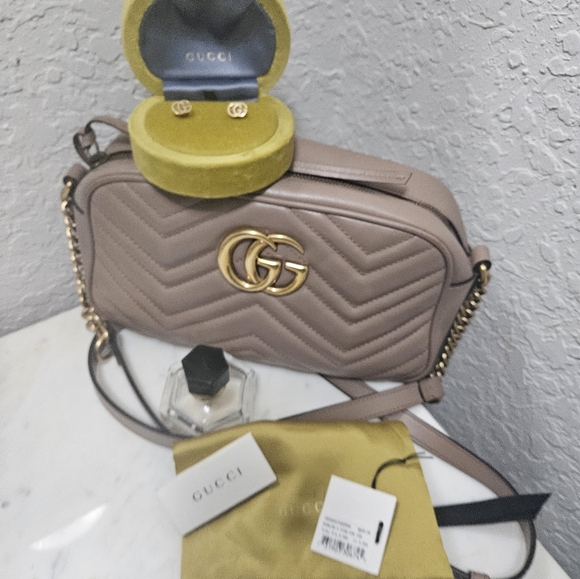 Gucci Double G Stud Earrings - Picture 5 of 7